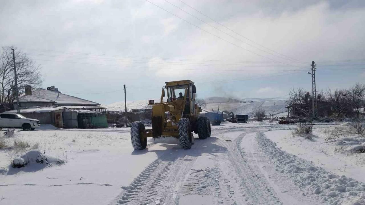 Kayseri’de ulaşıma kapanan 273 mahalle yolu açıldı