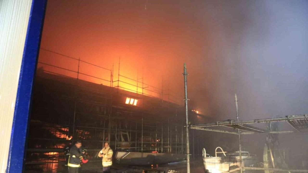 Antalya’daki tersane yangını 3,5 saatte kontrol altına alındı