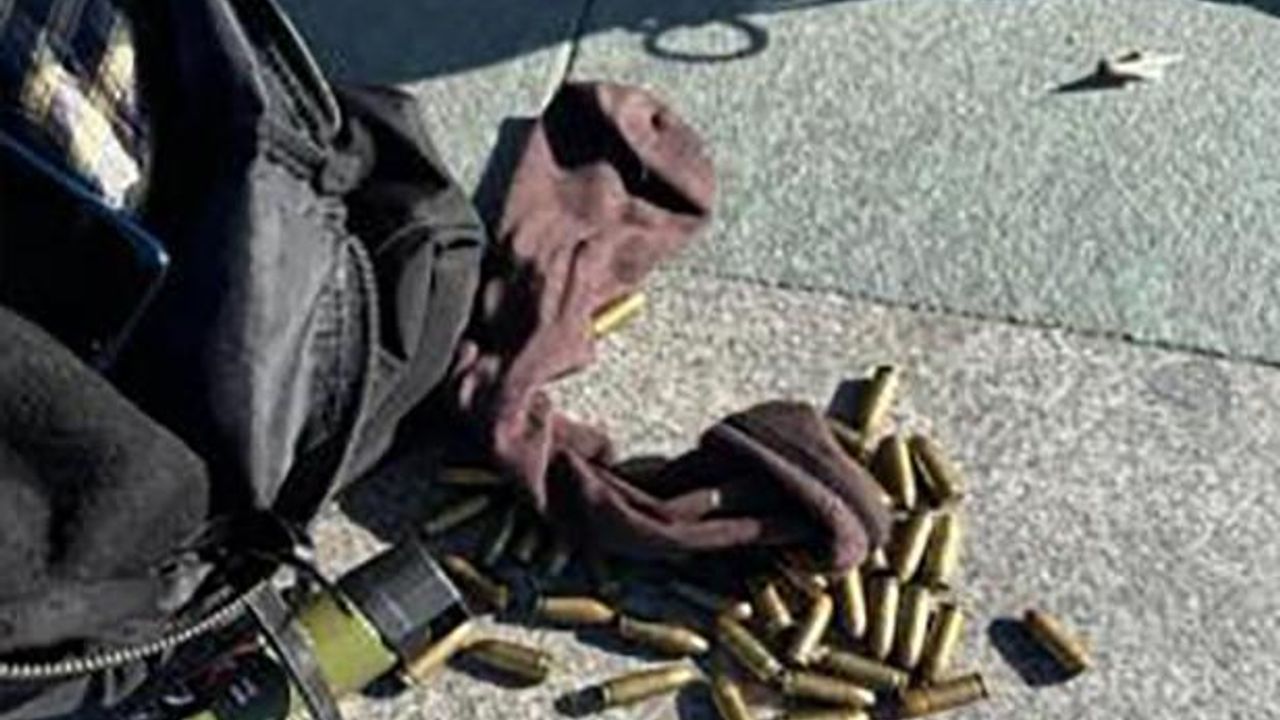 Çağlayan’daki teröristlerin çantalarından çıkan mermiler, plastik kelepçeler ve biber gazının fotoğrafı paylaşıldı