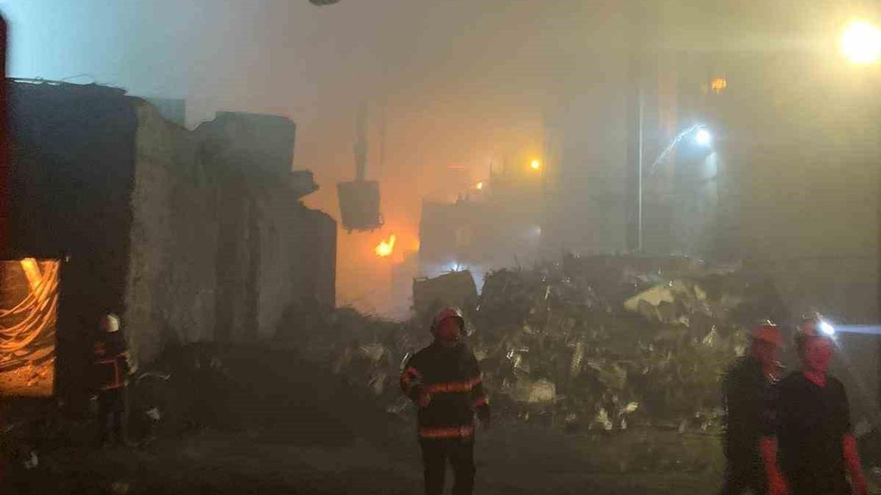 Hatay’da metalürji fabrikasında yangın