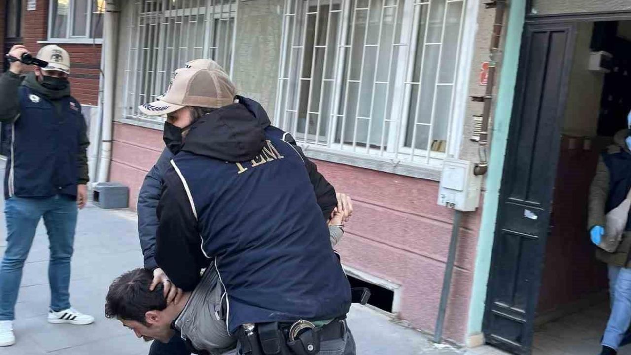 İstanbul Adliyesindeki terör saldırısıyla ilgili propaganda yapan milletvekili adayı gözaltına alındı