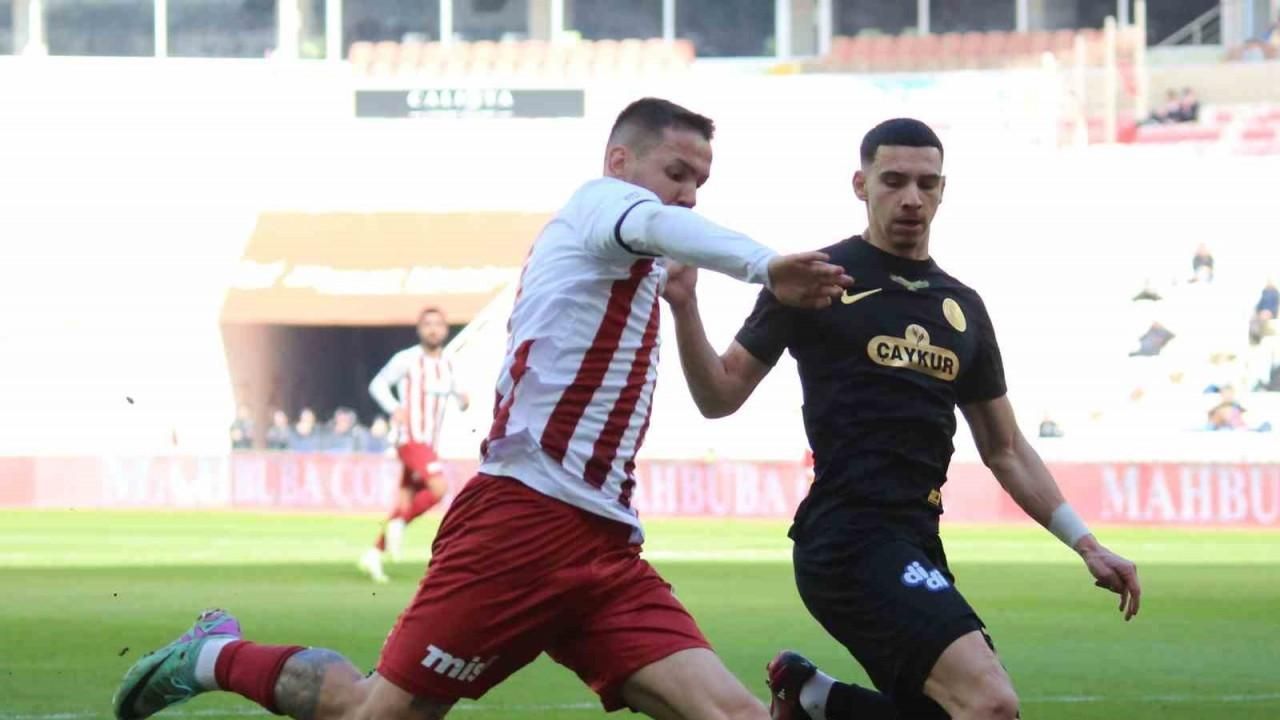 Trendyol Süper Lig: Sivasspor: 1 - Çaykur Rizespor: 0 (İlk yarı)