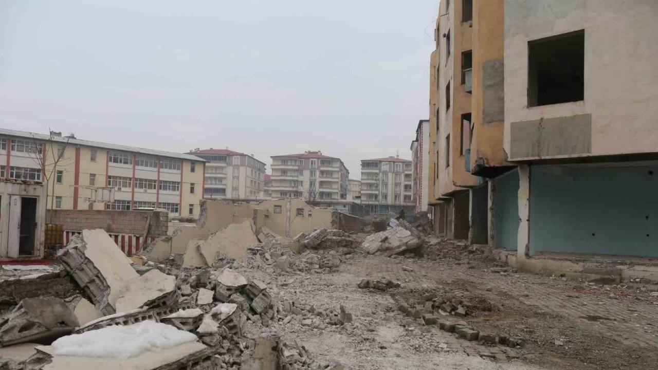 Vali Turan, “4 yılda 800 metruk bina yıkıldı”