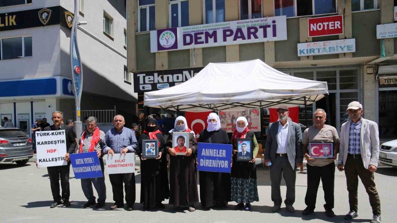 musta acili annelerin evlat nobeti devam ediyor