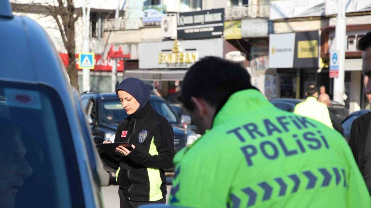 Sakarya’da polisten denetim: Kurallara uymayanlara ceza yağdı
