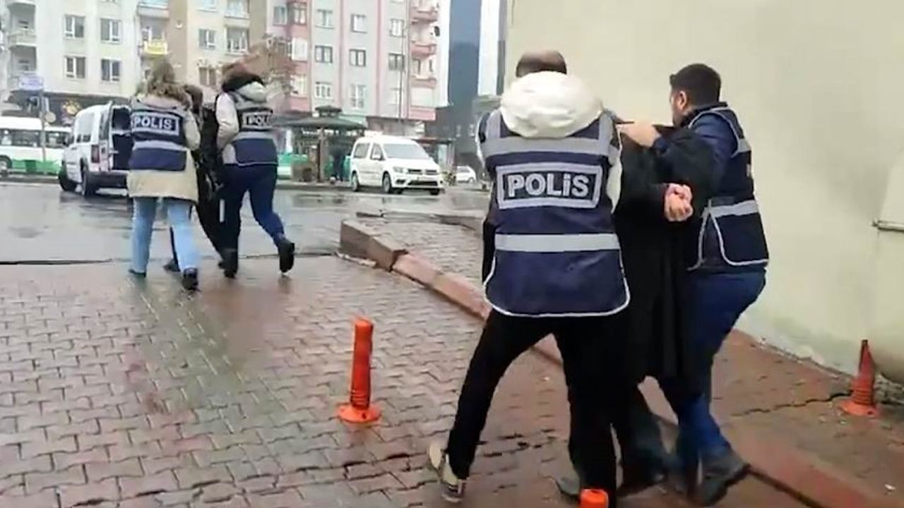 Aranan şahıslar polisten kaçamadı