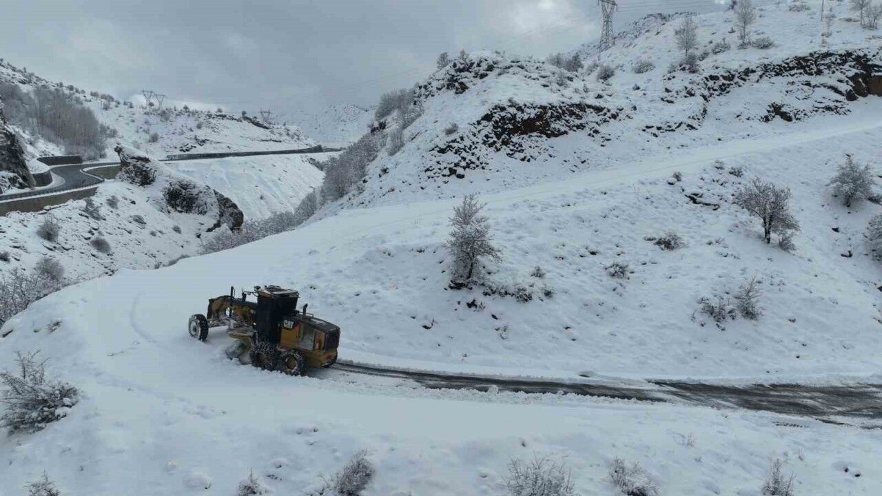 Bitlis’te karla mücadele çalışması devam ediyor