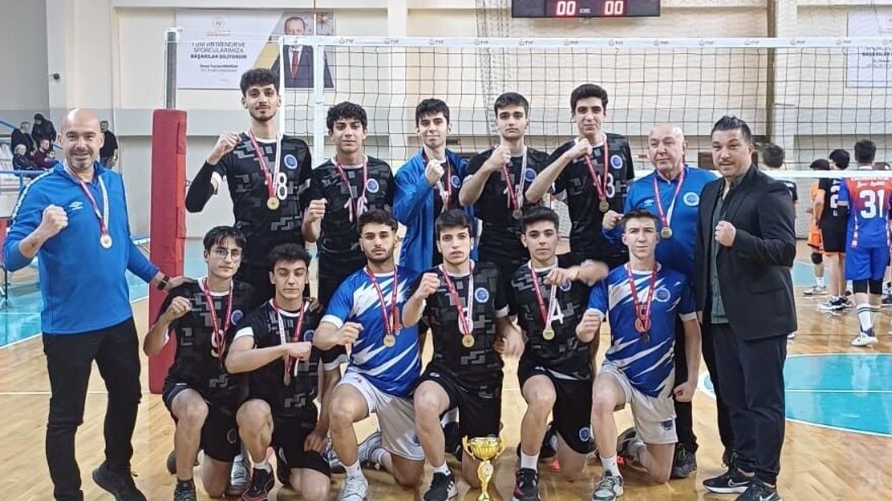 Seyhan Belediyespor Kulübü, Adana Voleybol Ligi’nde gençler ve küçükler erkek kategorilerinde Adana Şampiyonu oldu