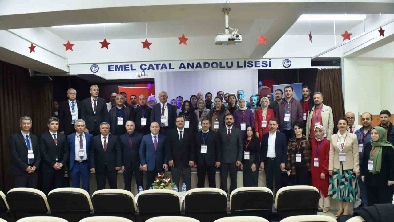 Erzurum’da ‘Öğretmenlerin bakış açısıyla eğitimde öne çıkan konular’ çalıştayı