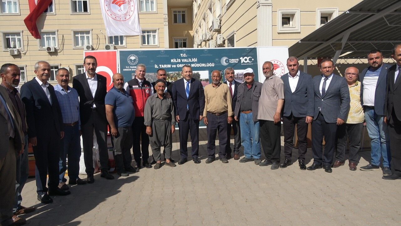 Kilis’te tarıma ve istihdama katkı sağlayacak ekipmanlar çiftçilere teslim edildi