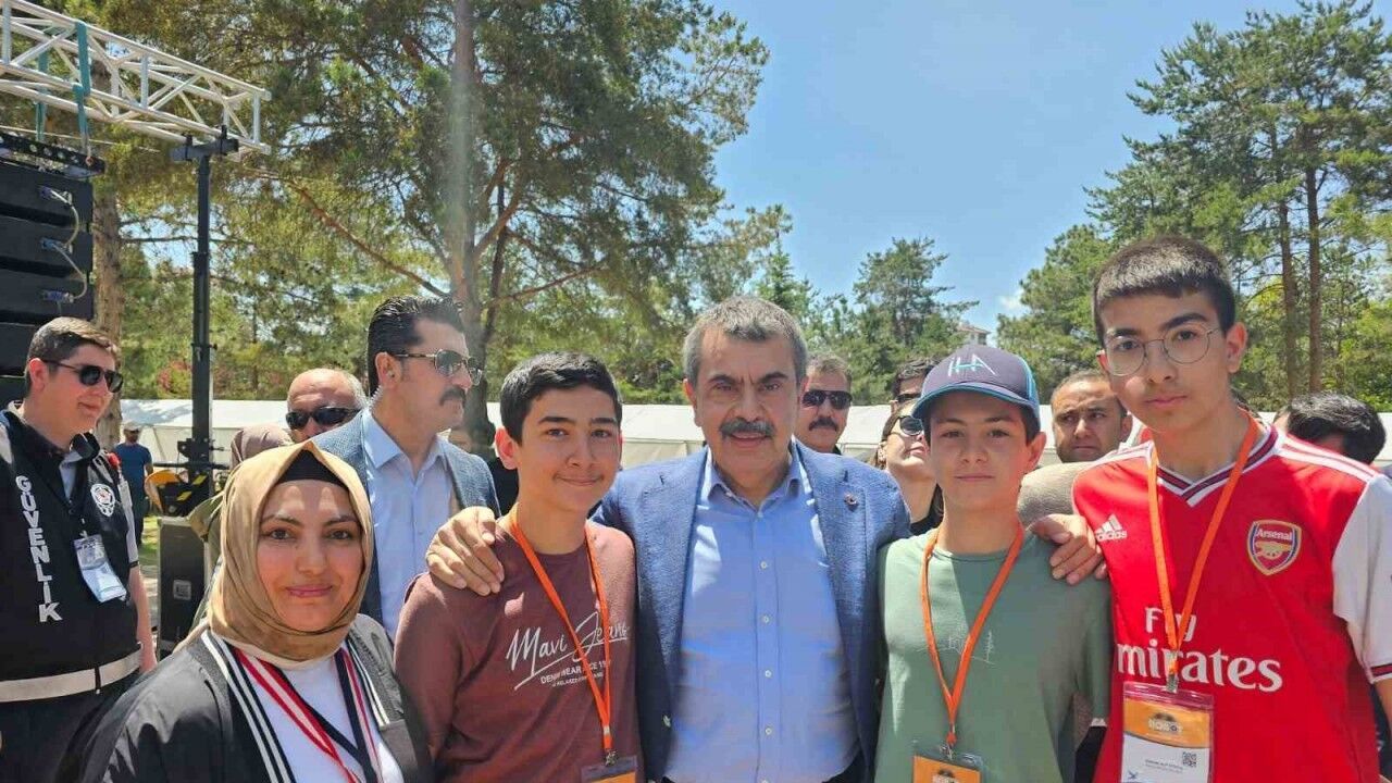 Kütahyalı öğrenci, Uluslararası MEB Robot Yarışması’nda İHA Mini Dron Kategorisinde dünya şampiyonu oldu