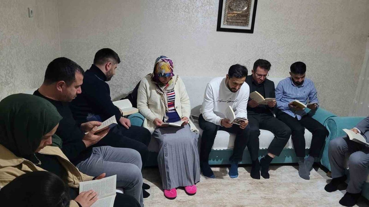 Bitlis'te 'Ailece Kitap Okuyoruz' buluşması
