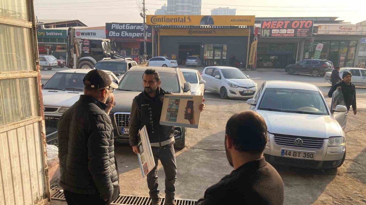 Malatya’da polisten uyuşturucuya karşı bilgilendirme çalışmaları