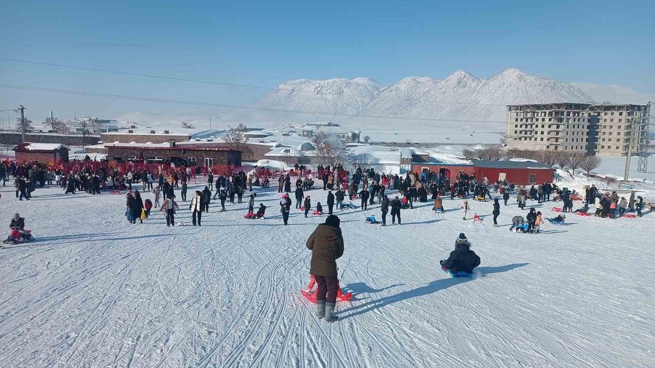 Bitlis'te kayak merkezine yoğun ilgi
