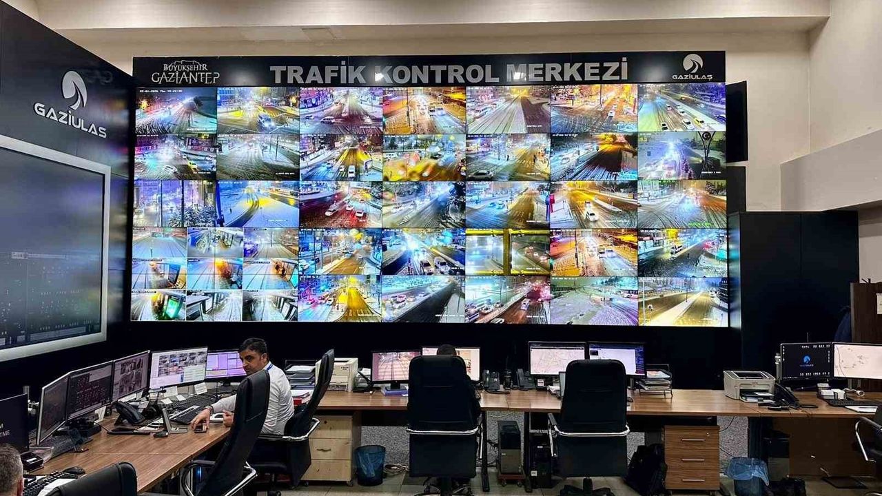 Gaziantep'te karla mücadele çalışmaları Trafik Koordinasyon Merkezi'nden yönetiliyor