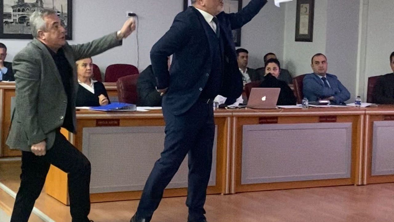 Anma töreni krize dönüştü: Mecliste gergin dakikalar