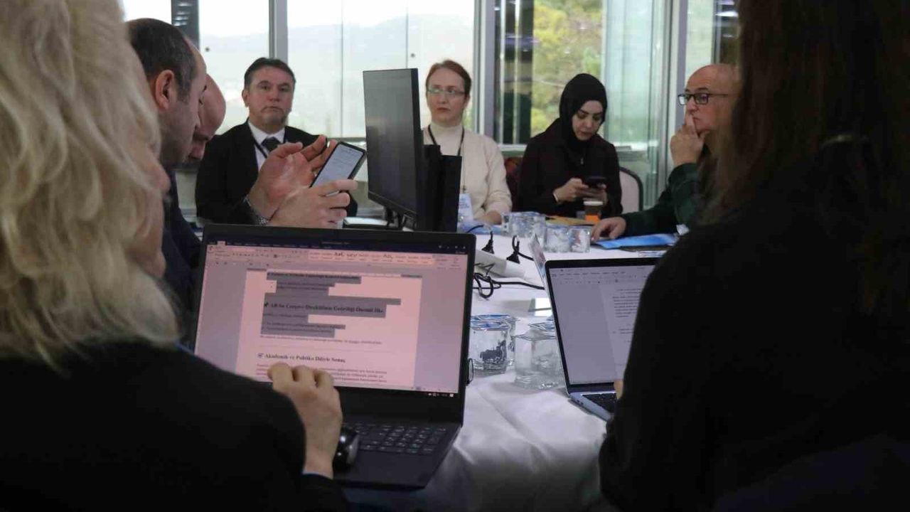 Sapanca Gölü'nün geleceği akademik çalıştayda masaya yatırıldı