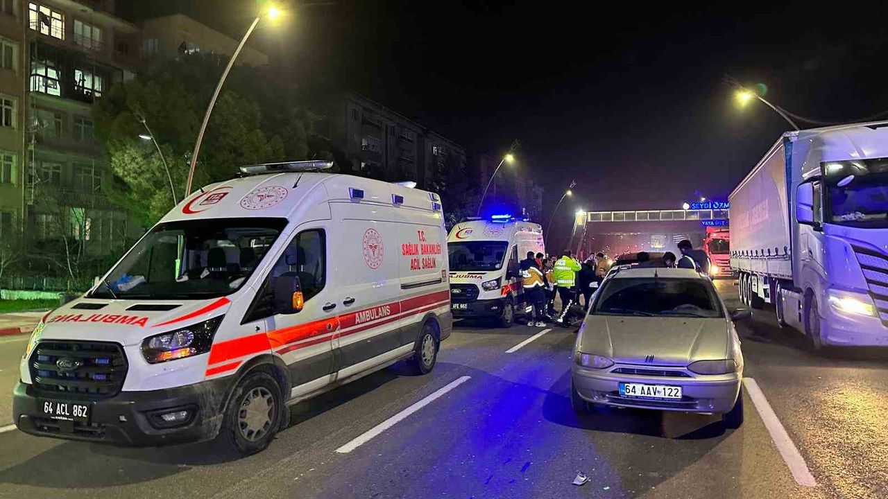 Uşak'ta 4 araçlı zincirleme kazada 6 kişi yaralandı