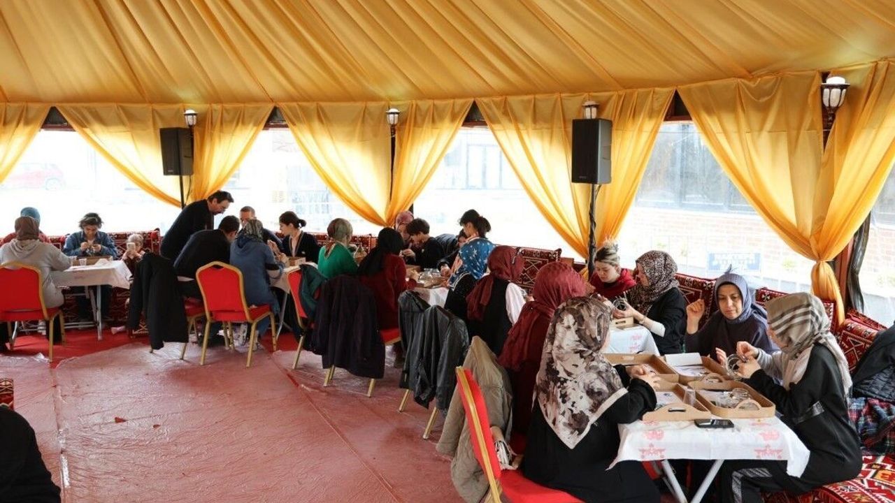Kartepe'de ramazan akşamları otağ çadırında sanatla renkleniyor