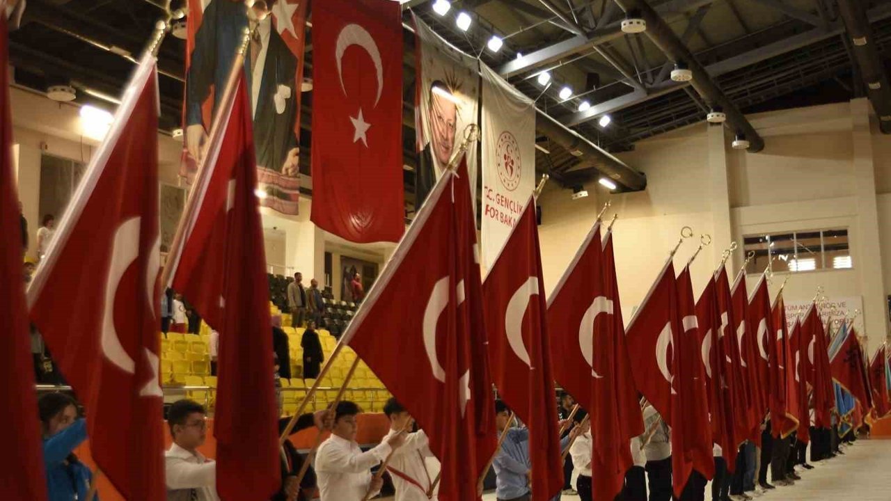 Bitlis'te 23 Nisan Ulusal Egemenlik ve Çocuk Bayramı kutlandı