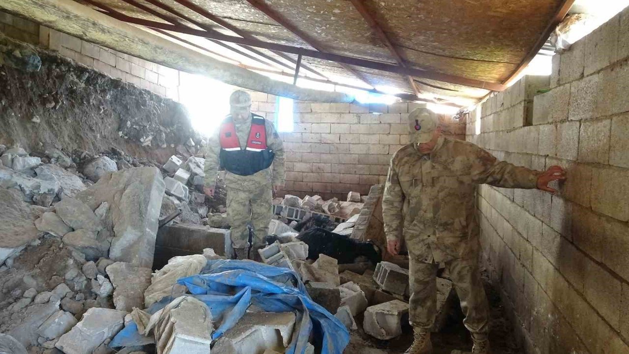 Kilis'te toprak kayması: Ahır çöktü, 40 hayvan telef oldu