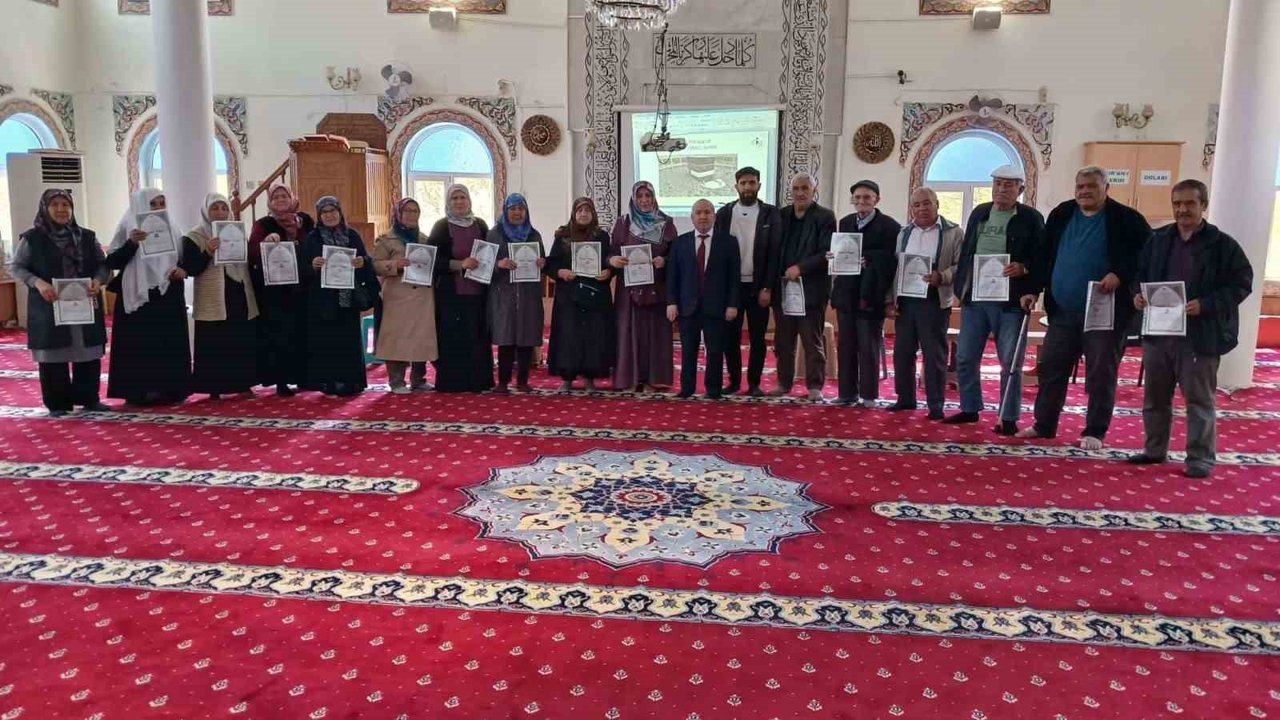 Yatağan'da kutsal topraklara gidecek hacı adayları için hac hazırlık semineri düzenlendi