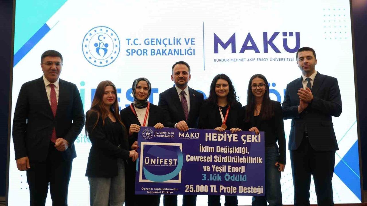 BTÜ'lü öğrencilerden ÜNİFEST'te 3 kategoride derece