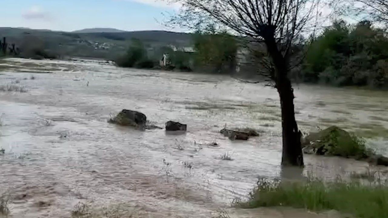 Kastamonu'da kuvvetli sağanak hayatı olumsuz etkiledi