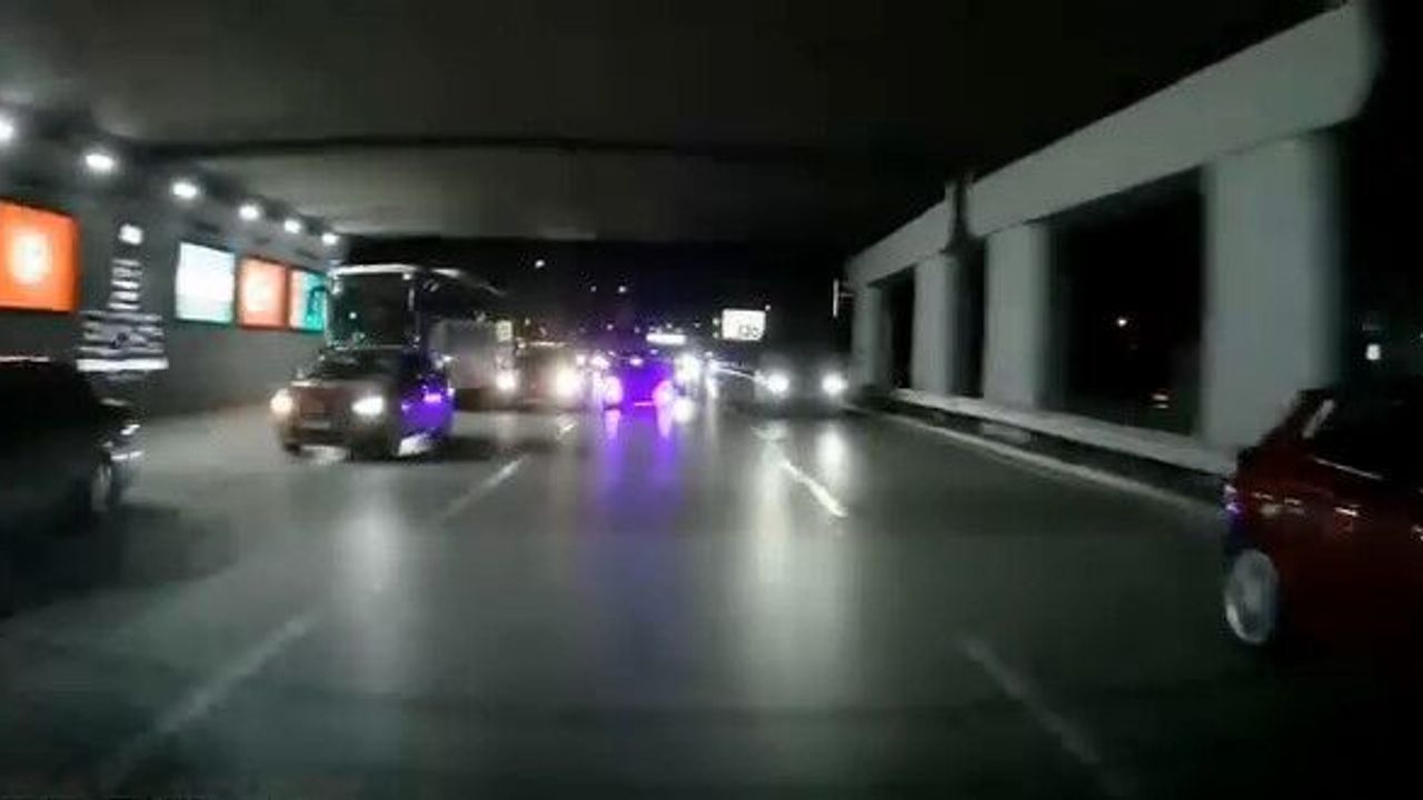 Makas atarak trafiği tehlikeye düşüren araç kamerada