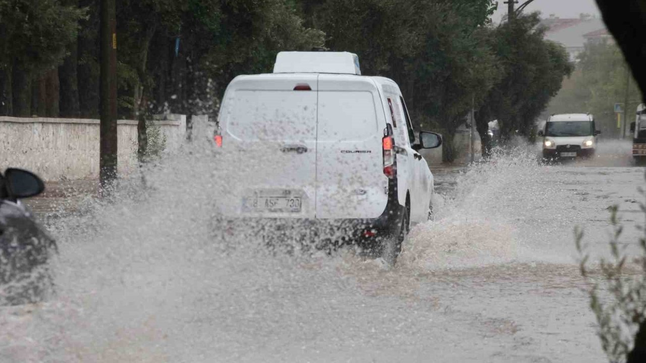 Muğla'nın Menteşe, Kavaklıdere ve Yatağan ilçelerine yağmur ve kar yağışı uyarısı