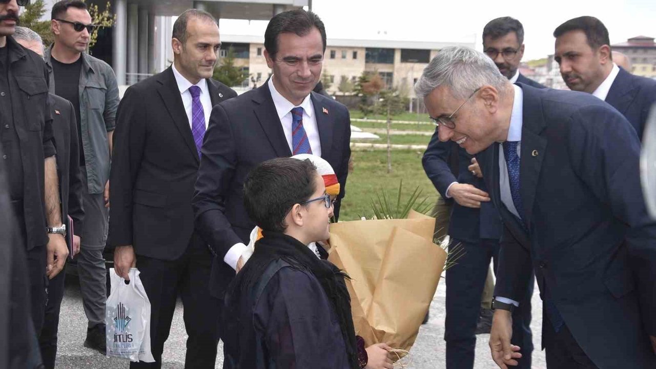 Sağlık Bakanı Memişoğlu: 'Bitlis'ten başka ile hasta gitmesini engelleyecek şekilde bütün planlamalarımızı yapacağız'