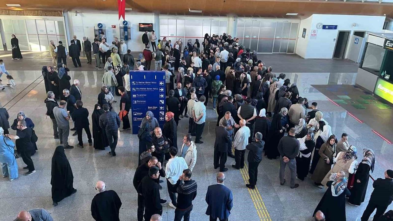 193 kişilik ilk hacı kafilesi Erzincan'a döndü