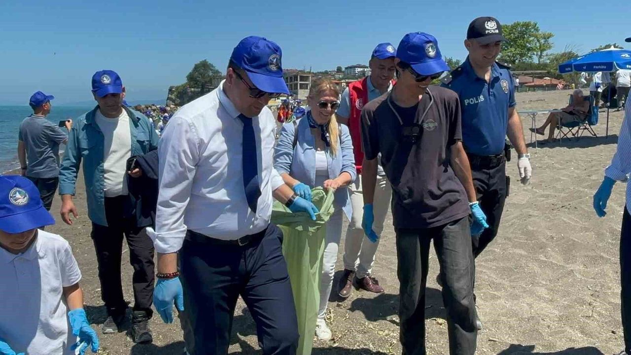 Akçakoca'da sahiller için el ele