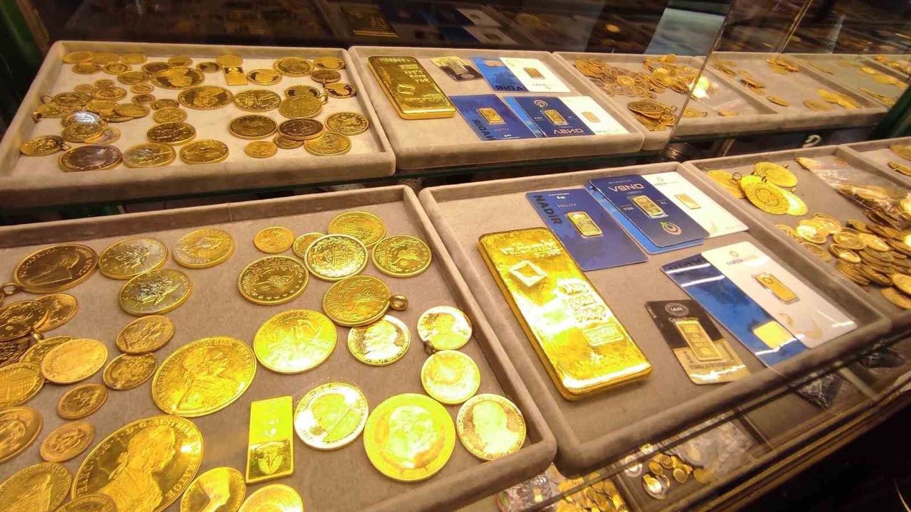 Altın, Fed faiz endişesi ve petrol fiyatlarının yükselmesiyl