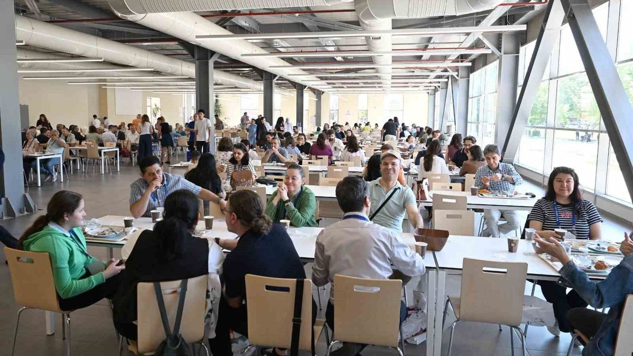 Anadolu Üniversitesi mezunları yıllar sonra aynı kampüste bu