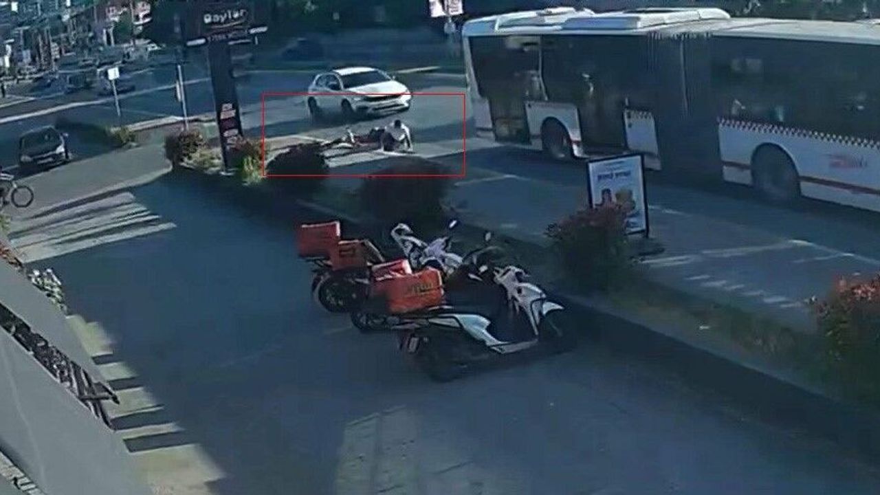 Aniden yola fırlayan bisikletli çocuklar ölümün kıyısından d