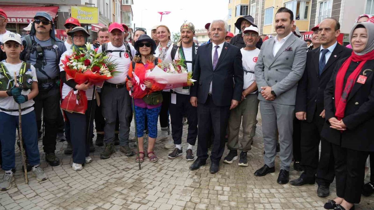 Atatürk ve İstiklal Yolu Yürüyüşü'nde katılımcılar, Seydiler