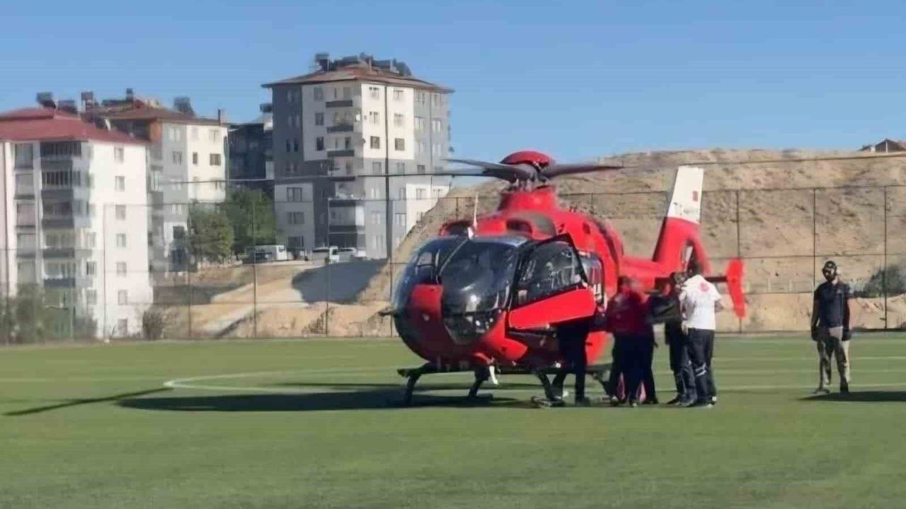 Bacağı kırılan yaşlı adam ambulans helikopterle Malatya'ya s