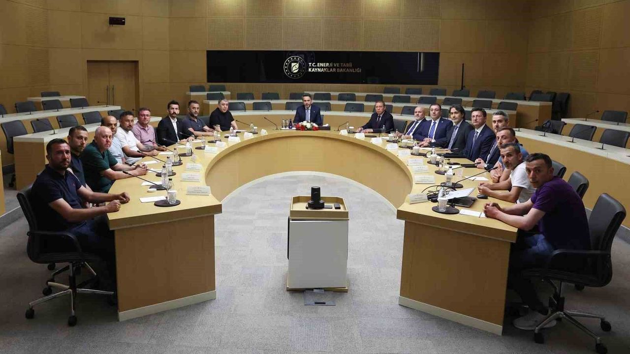 Bakan Bayraktar, Doruk Madencilik işçilerini bakanlıkta ağır