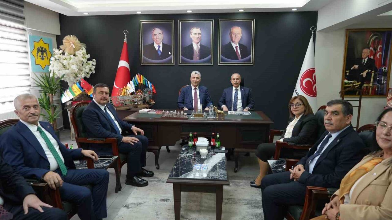 Bakan Bolat'tan MHP Gaziantep İl Başkanı Kılıç'a hayırlı ols