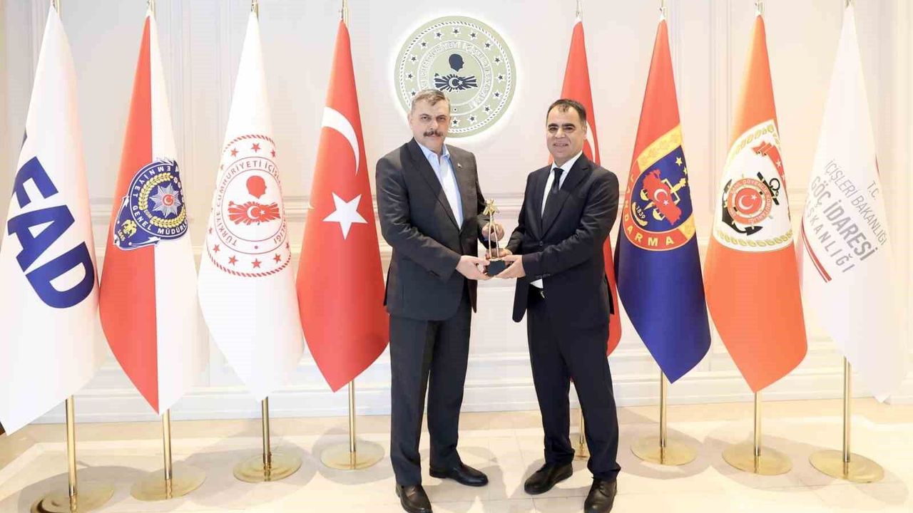 Bakan Çiftçi, Türkiye Haber Kameramanları Derneği Başkanı Ak