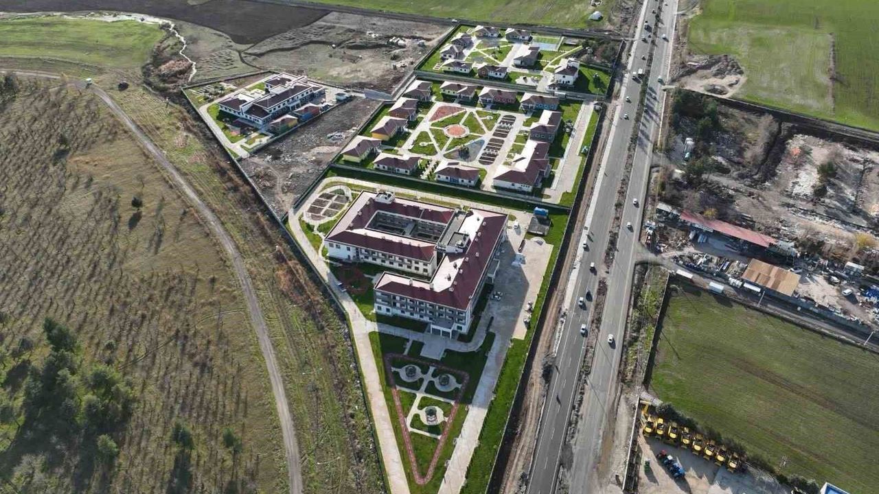 Bakan Göktaş, Diyarbakır'ın ilk huzurevinin olduğu kampüste 