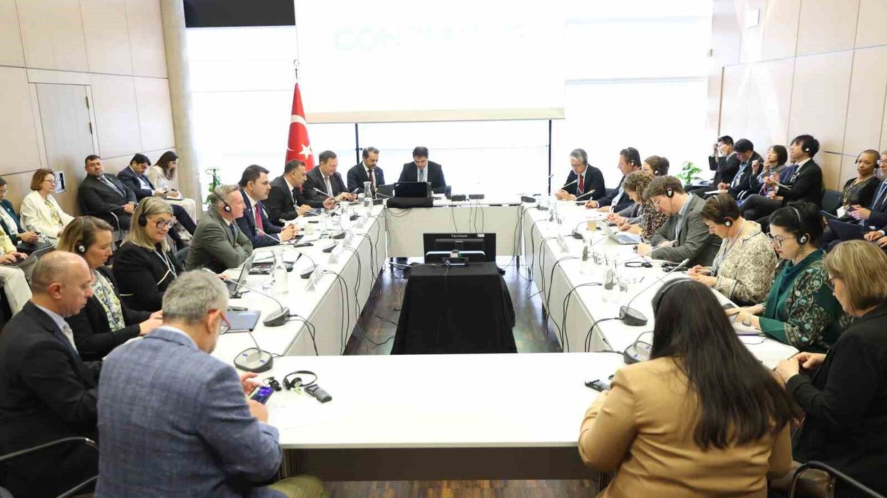 Bakan Kurum, Bonn'da COP31 Ev Sahibi Ülke Anlaşması'nı imzal