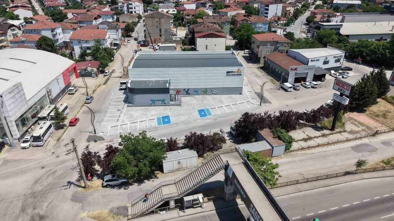 Başiskele'de inşa edilen yeni spor salonu açılış i