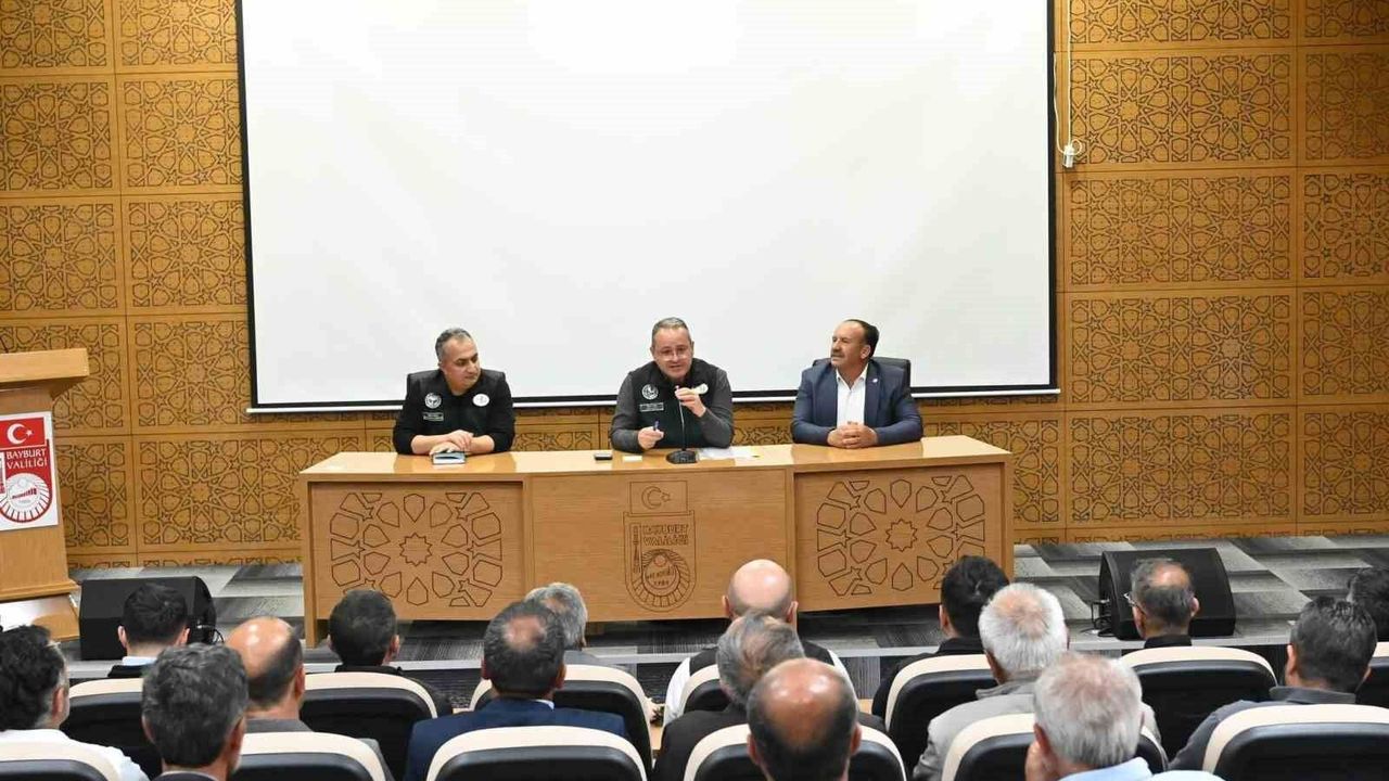 Bayburt'ta DSİ yatırımları muhtarlarla istişare edildi