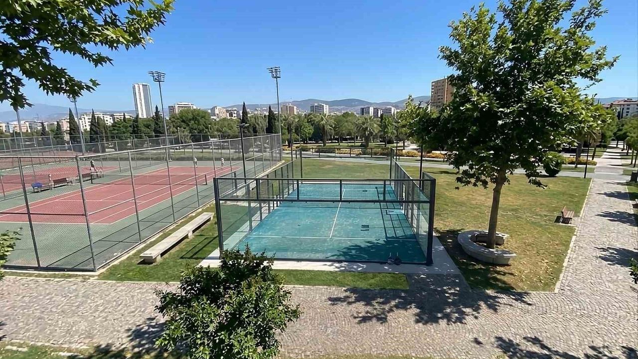 Bostanlı Sahili'ne yeni padel kortları geliyor