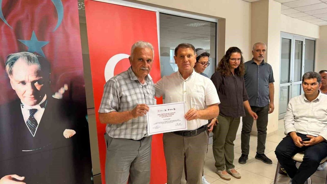 Burhaniye'de proje yürütücülerine törenle belge verildi