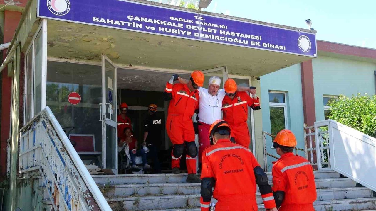 Çanakkale'de fırtına, dolu ve hortum tatbikatı gerçekleştiri