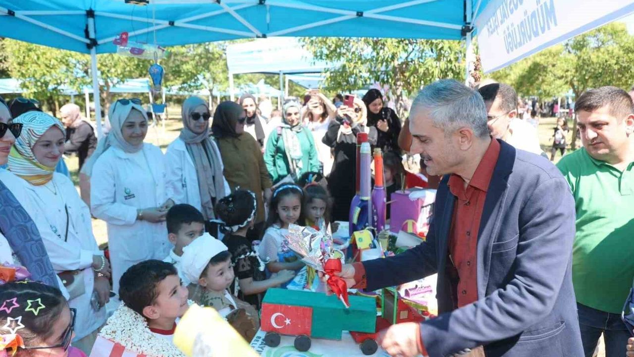 Çayırova'da çevre şenliği renkli görüntülere sahne