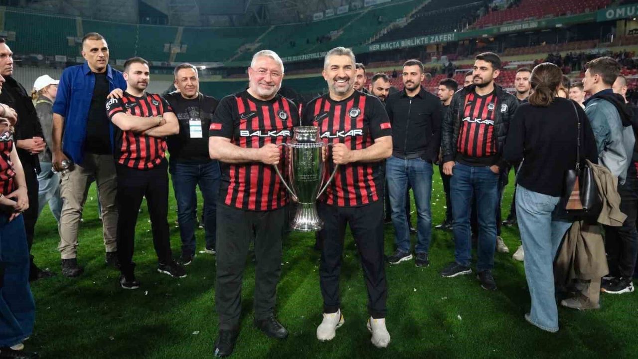 Çorum'da Çorum FK sahibi Savaş Balçık'a fahri hemşehrilik be